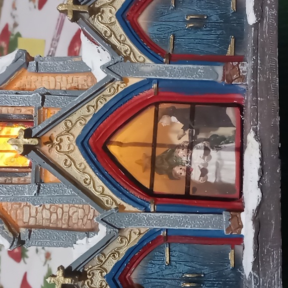 COLLECTIBLE LIGHTED PORCELAIN CHURCH  VILLAGE - Picture 12 of 13